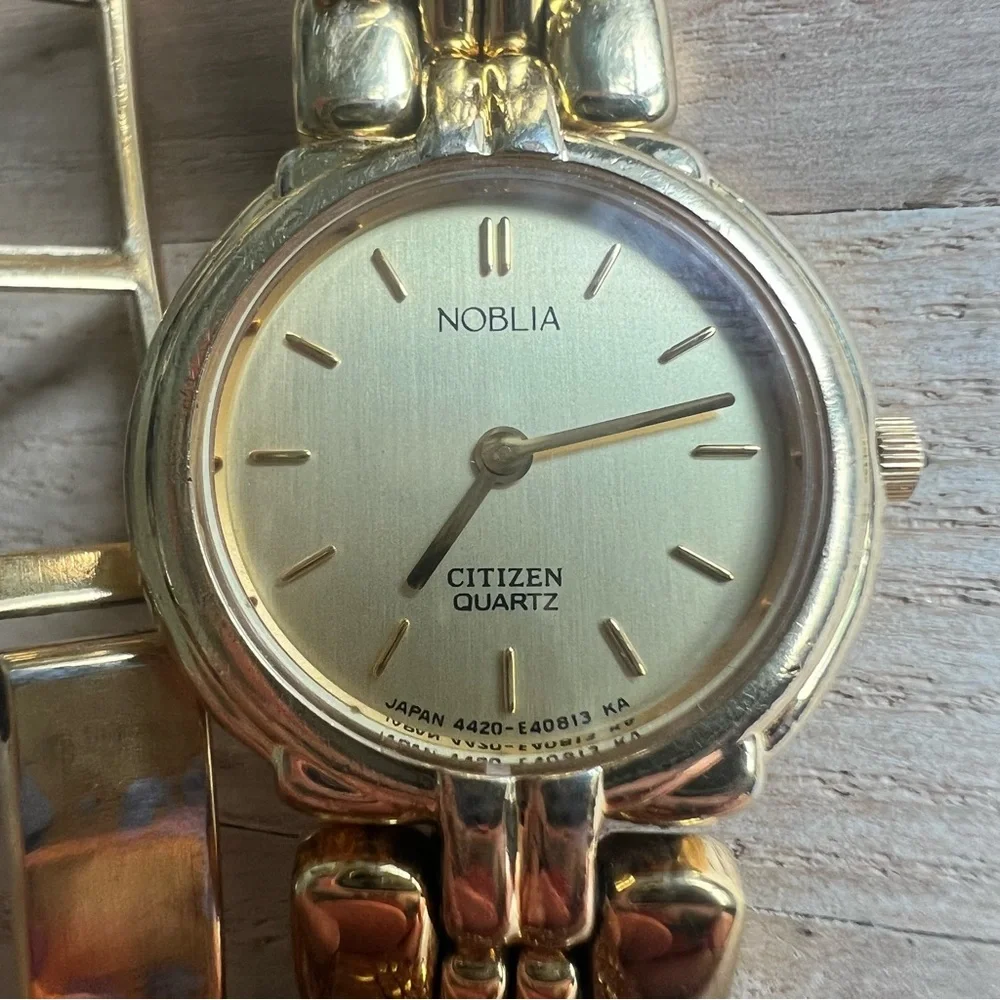Noblia Citizen ladies gold tone dress watch NEW BATTERY